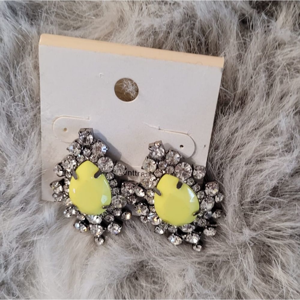 Designed in New York crystal ENTTRA Post at back I